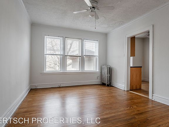 4th image of 1418 W Hutchinson St APT 1S