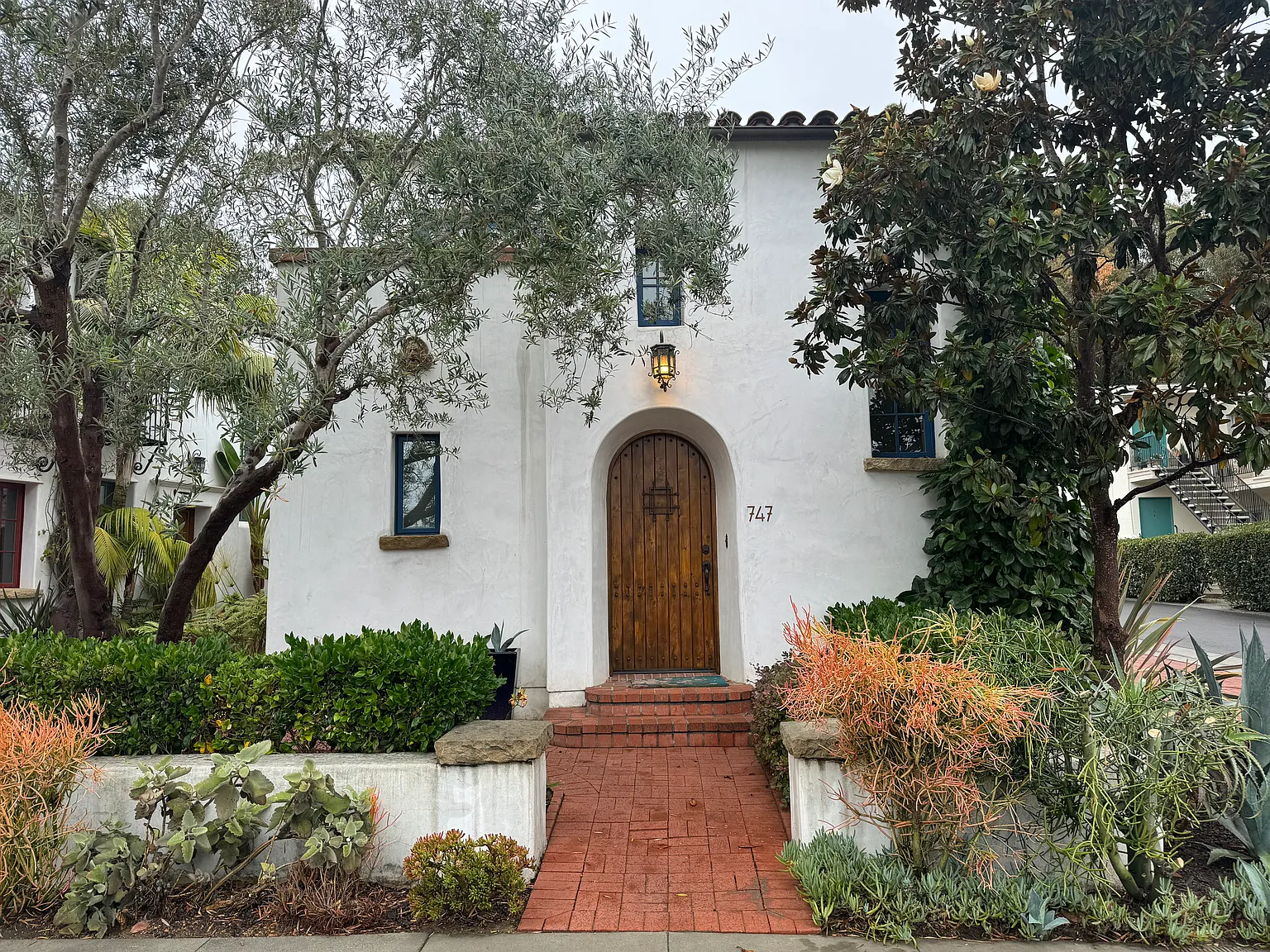 747 E Anapamu St — Photo 1