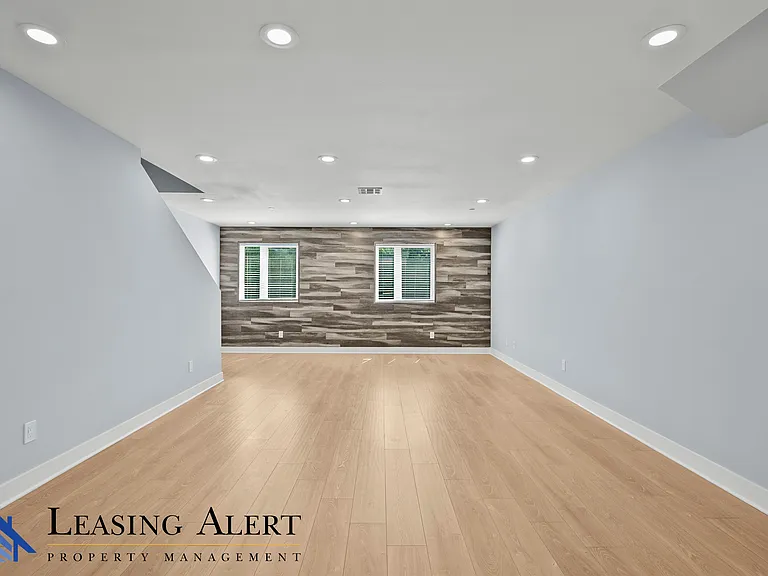 1957 Vista Del Mar St — Photo 12