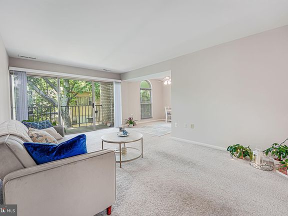 4th image of 12 Canterbury Sq APT 301
