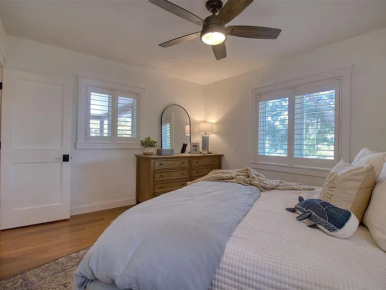128 Edgewater Ter — Photo 10