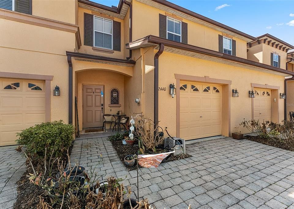 1st image of 2440 Retreat View Cir