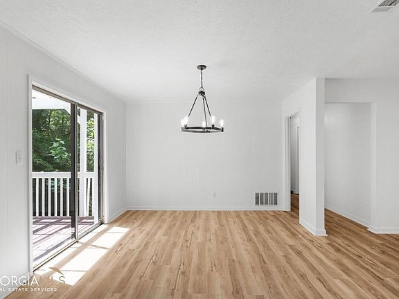 3rd image of 4981 Oakdale Dr