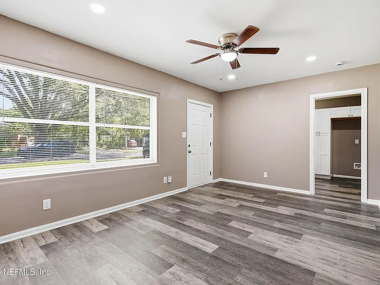 3044 W 9th St — Photo 15