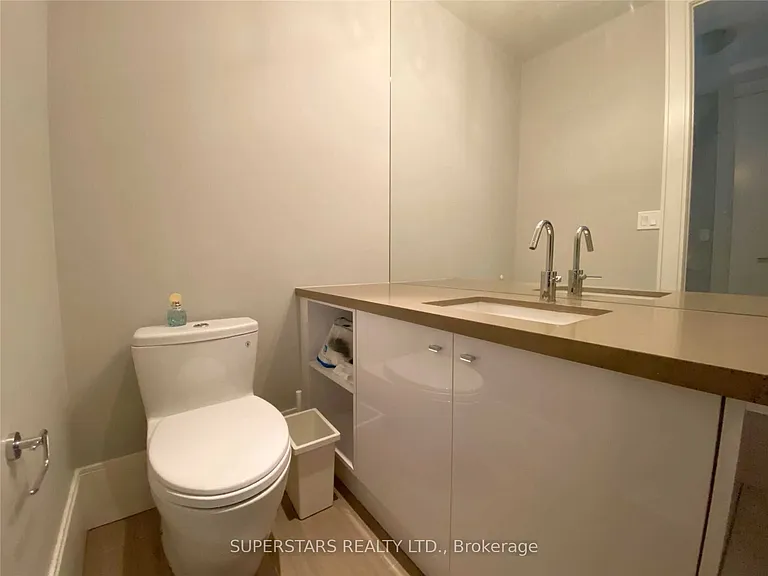 29 Queens Quay E #Townhouse 125 — Photo 12