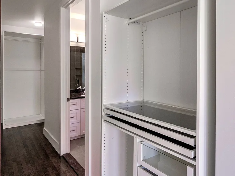 922 N Main St #212 — Photo 26