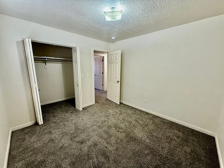 165 N 300 E — Photo 10