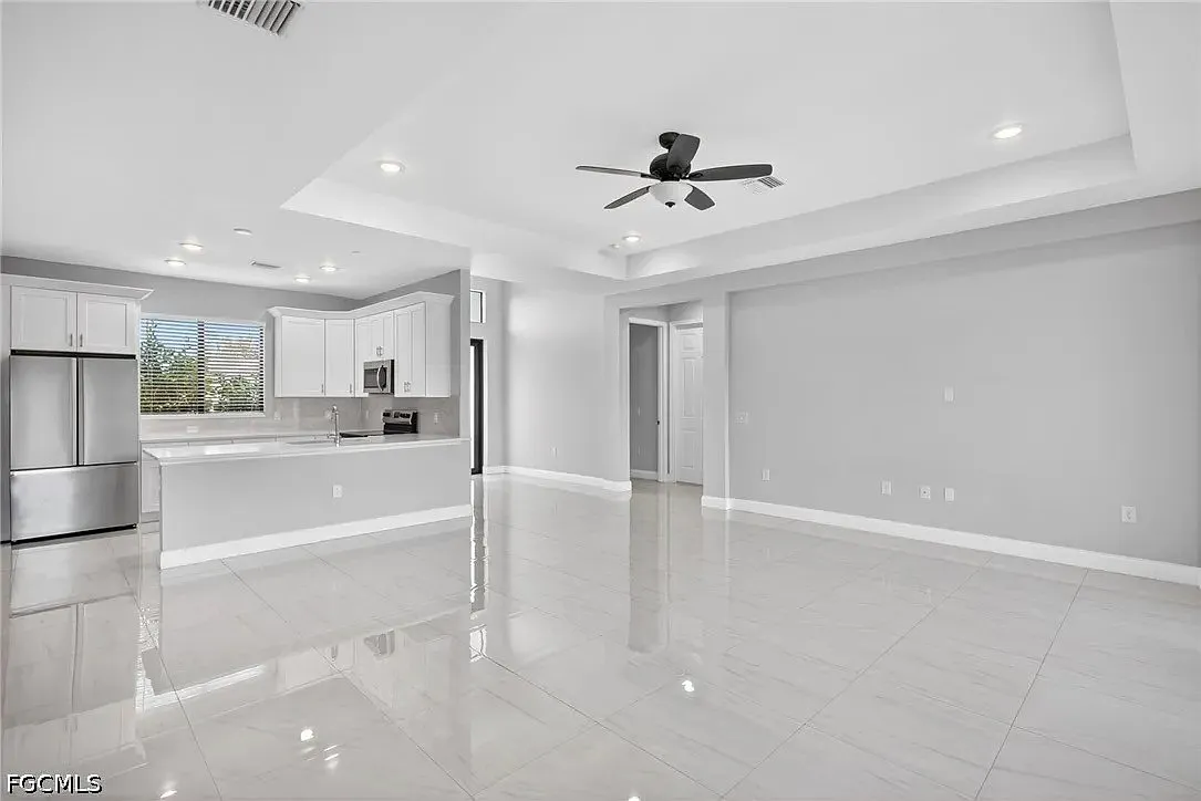 3 bed, 2.0 bath, 1656 sqft, $2,500 — Photo 2