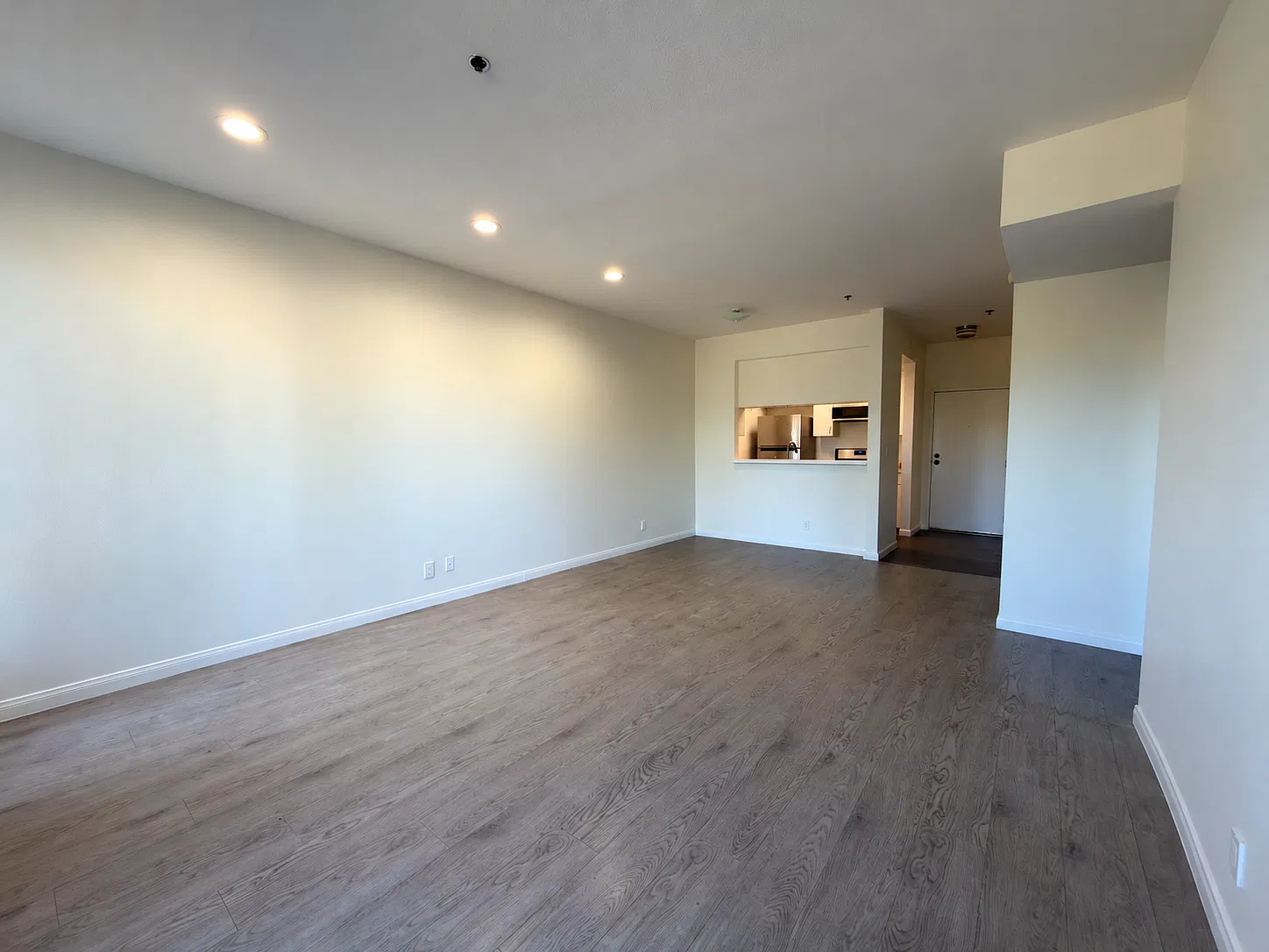 2 bed, 862 sqft, $2,385 — Photo 3