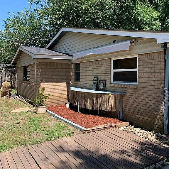 114 Barbara Way — Photo 3