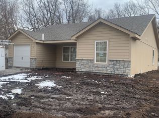 507 W Walnut St, Greenwood, MO 64034