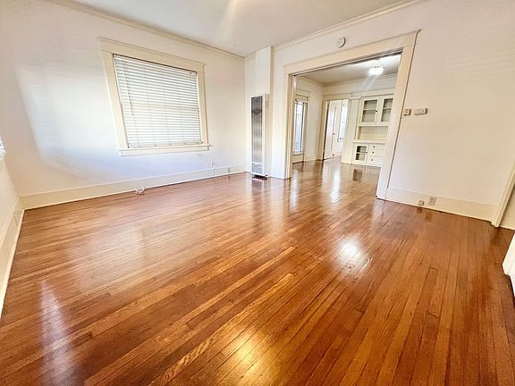 5th image of 1224 E 1st St #0