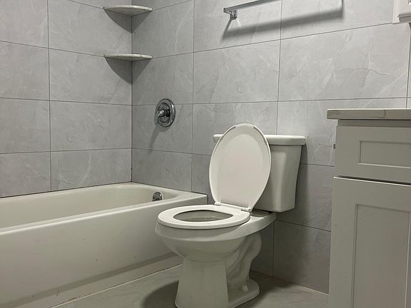 4th image of 147-21 Barclay Ave #1