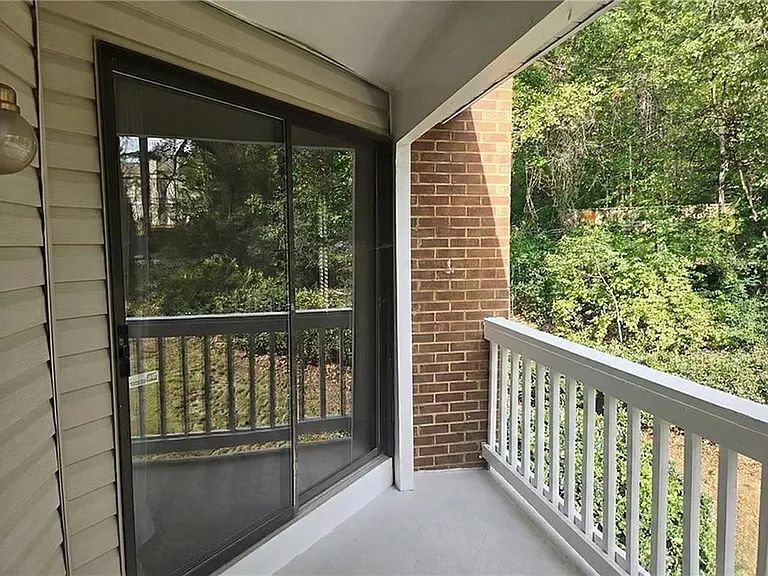 1244 Keys Lake Dr NE — Photo 2