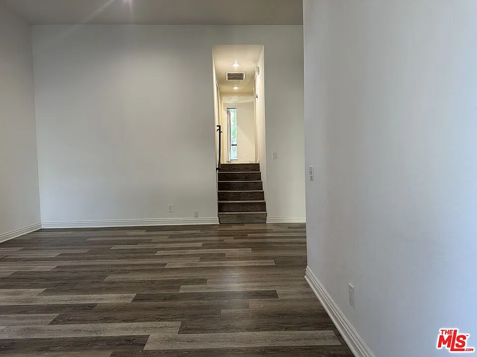 2 bed, 2.0 bath, 1085 sqft, $3,350 — Photo 2
