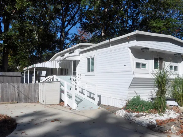 658 Sound Avenue #E-6, Calverton, NY 11933