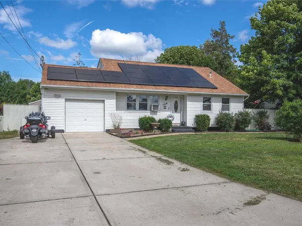 709 Macdonald Avenue, Bellport, NY 11713