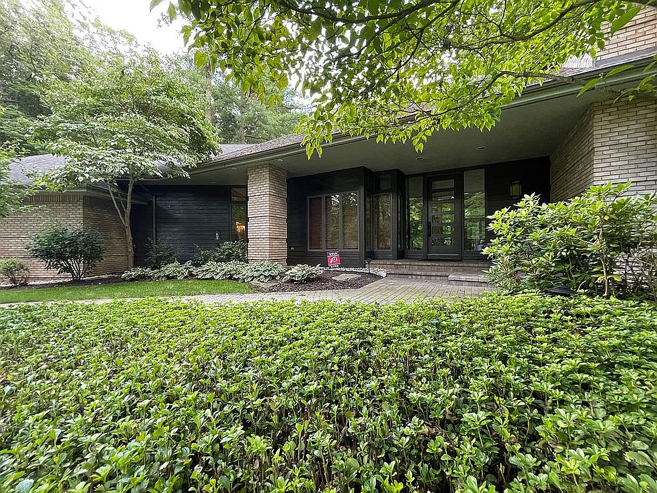 1st image of 1556 Winterwood Dr NE