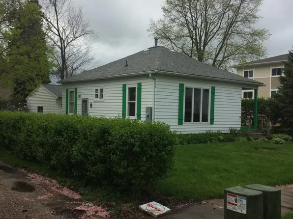 2103 Olive St, Cedar Falls, IA 50613