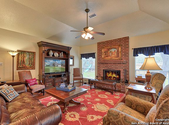 4th image of 1423 Blackbird Ln