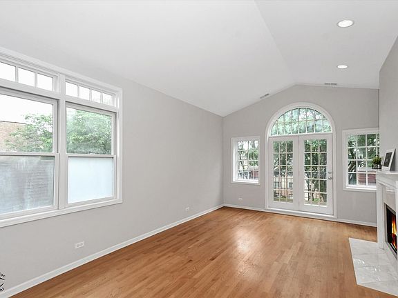 5th image of 2226 W Morse Ave #3E