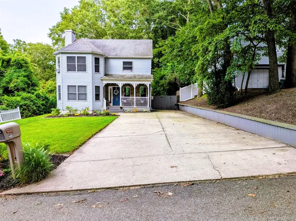 149 Grassy Pond Drive S, Smithtown, NY 11787