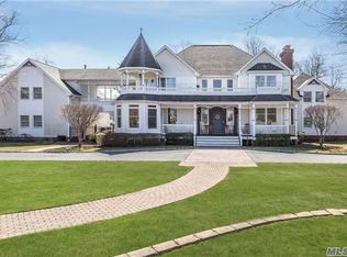 8 Railroad Ave, Eastport, NY 11941