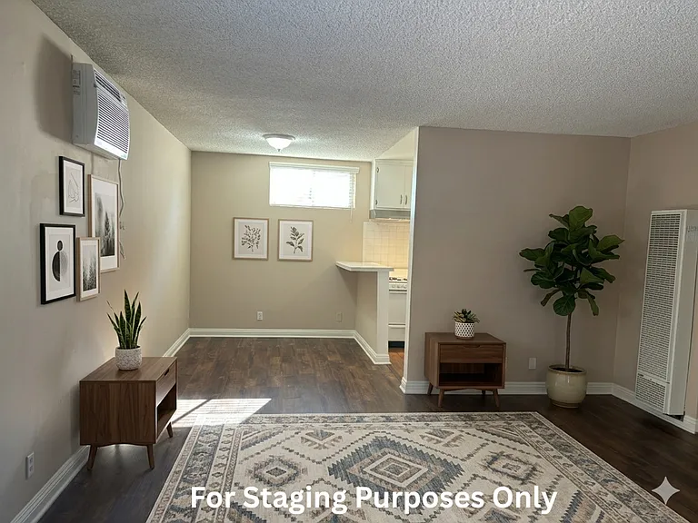 3104 Montrose Ave — Photo 1
