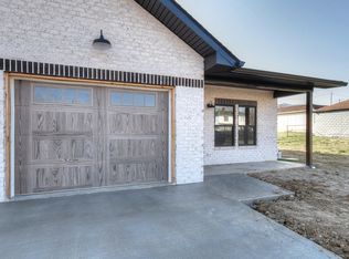 200 Carolina Ave #B, Erwin, TN 37650