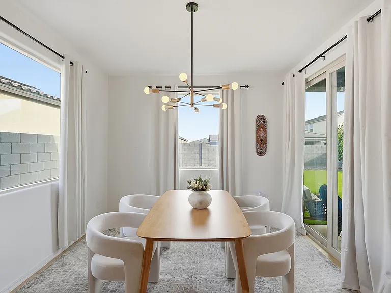 11253 E Ulysses Ave — Photo 2
