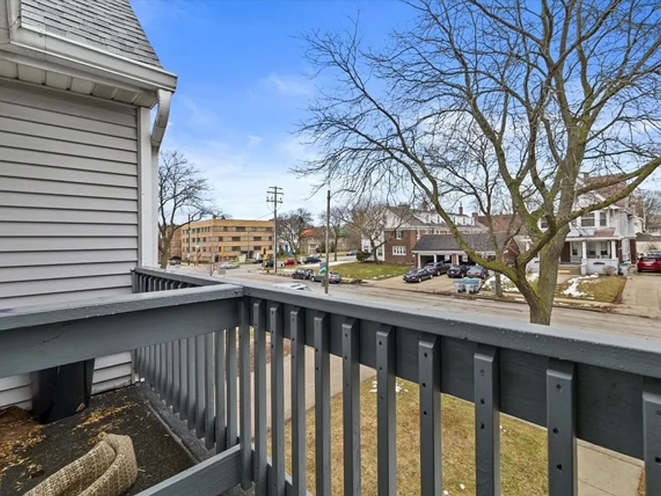 3059-61 N Downer Ave