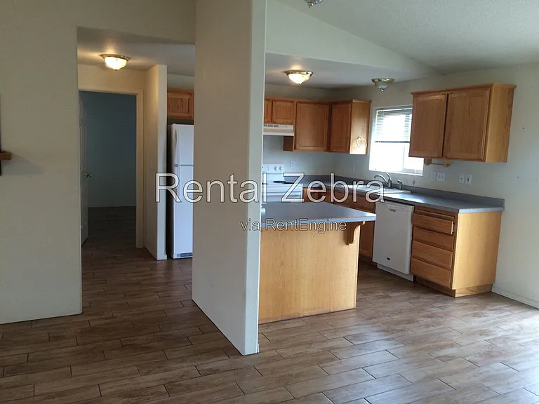 2279 NE Cherry Loop — Photo 3