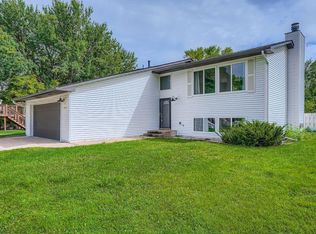 7557 Springbrook Plz, Woodbury, MN 55125