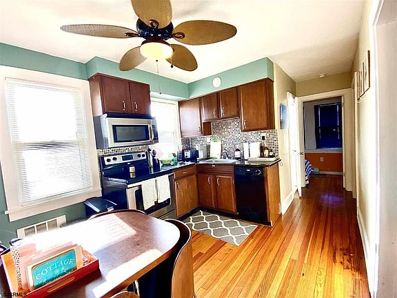 4th image of 1458 Asbury Ave #C