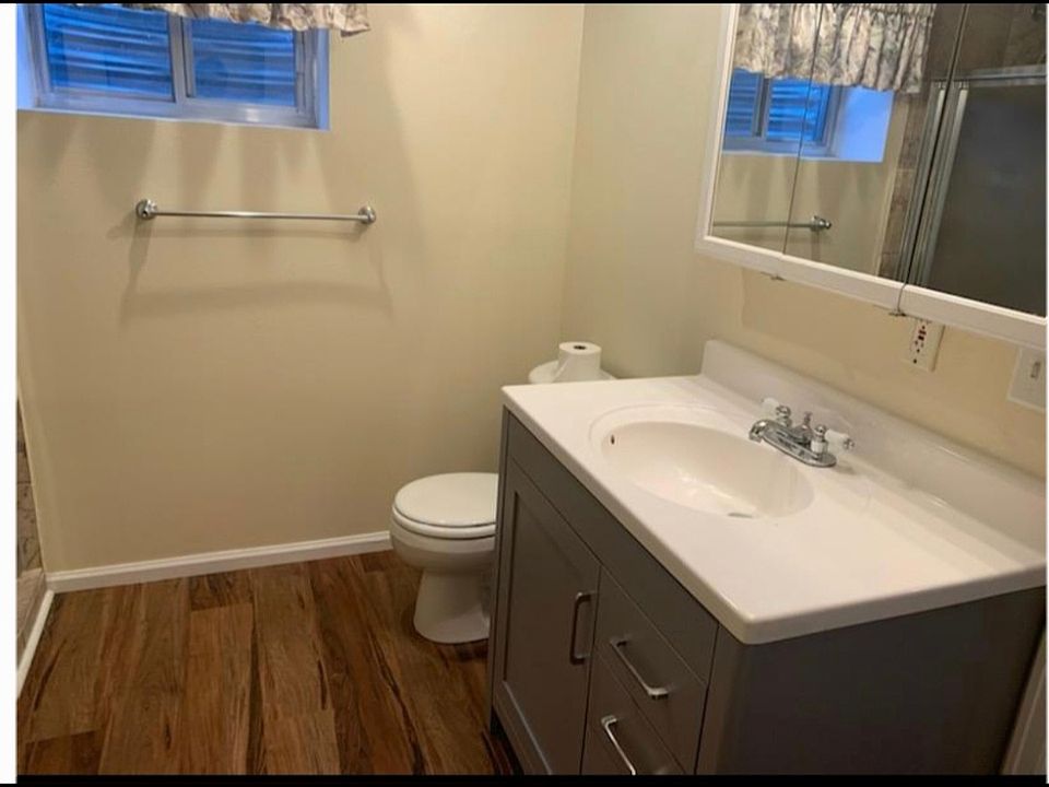 1st image of 627 Huntington Pl