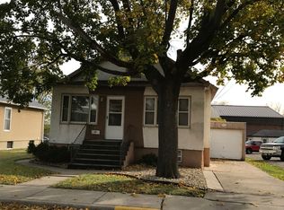 110 10th St, Peru, IL 61354