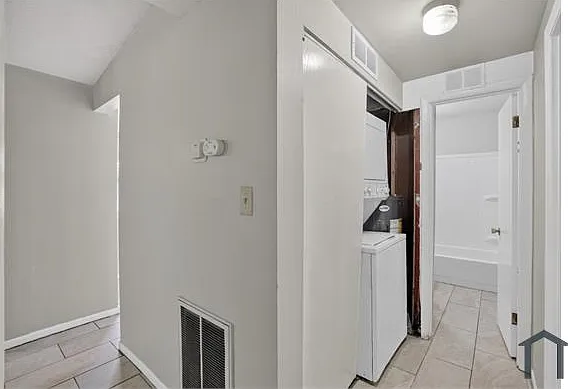 2280 Roosevelt Pl — Photo 12