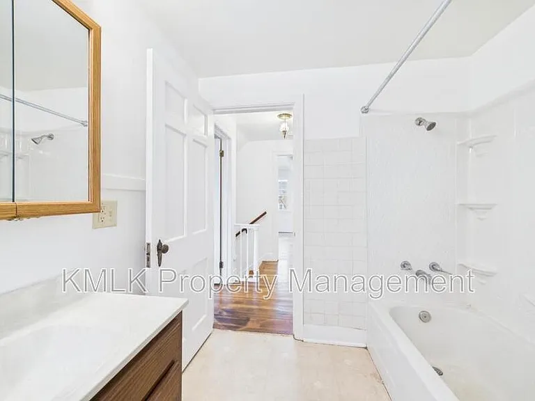 407 Washington St NE — Photo 28