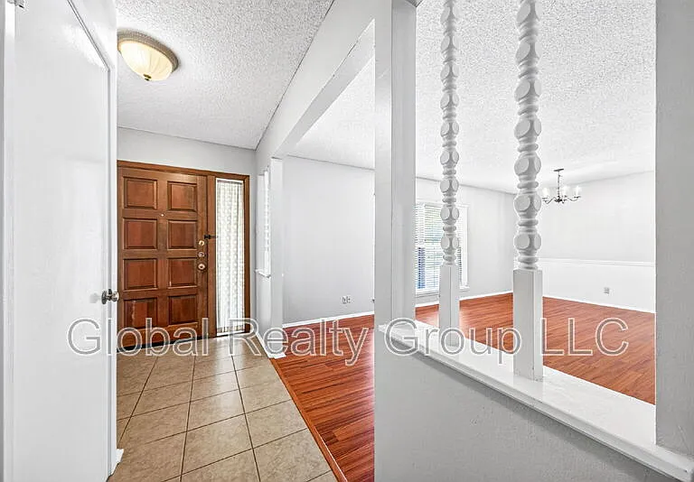 412 Cordoba Dr — Photo 2
