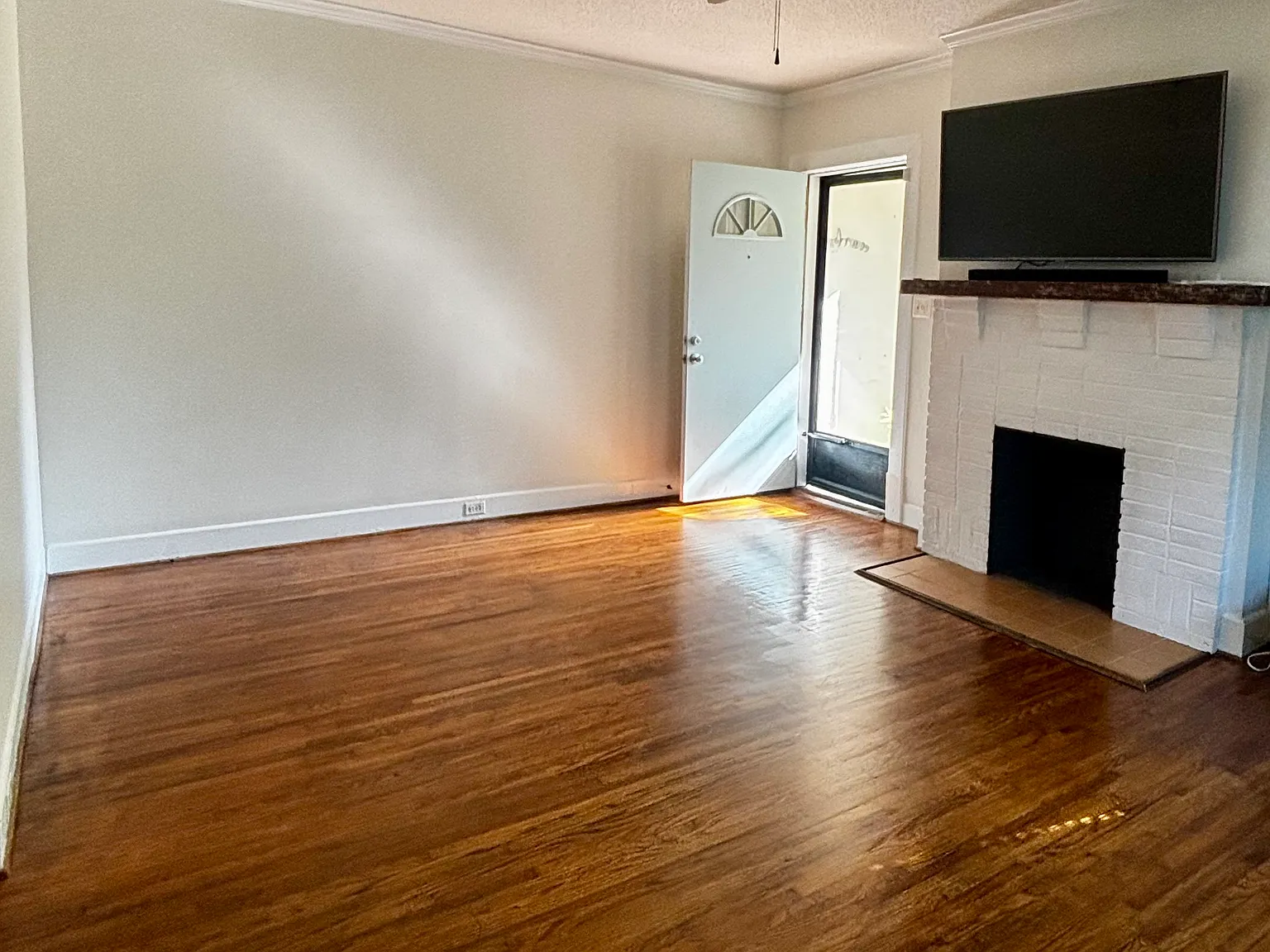 2 bed, 1145 sqft, $1,700 — Photo 2