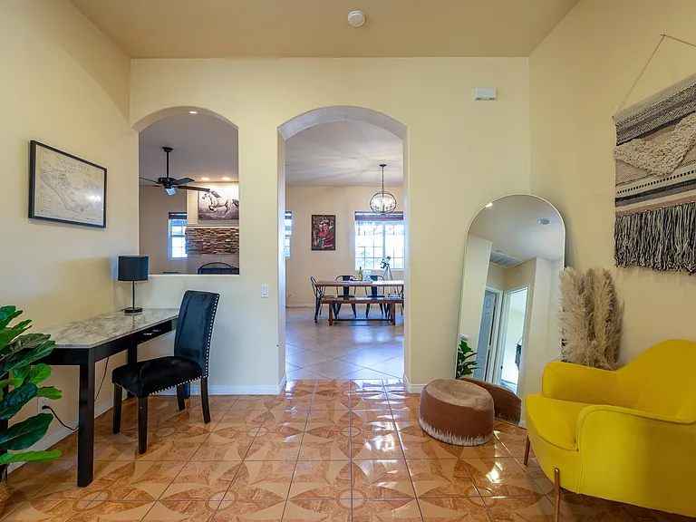 4980 Surrey Ct — Photo 16