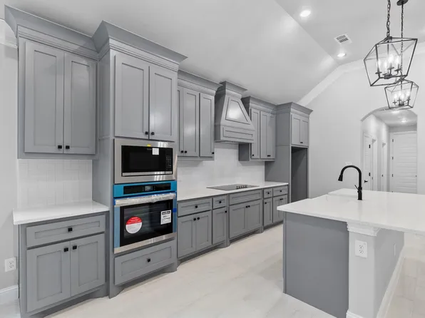 3306 Kari Ln, Greenville, TX 75402