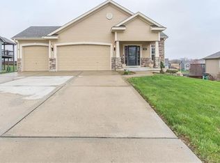 10109 N Lawn Ave, Kansas City, MO 64156