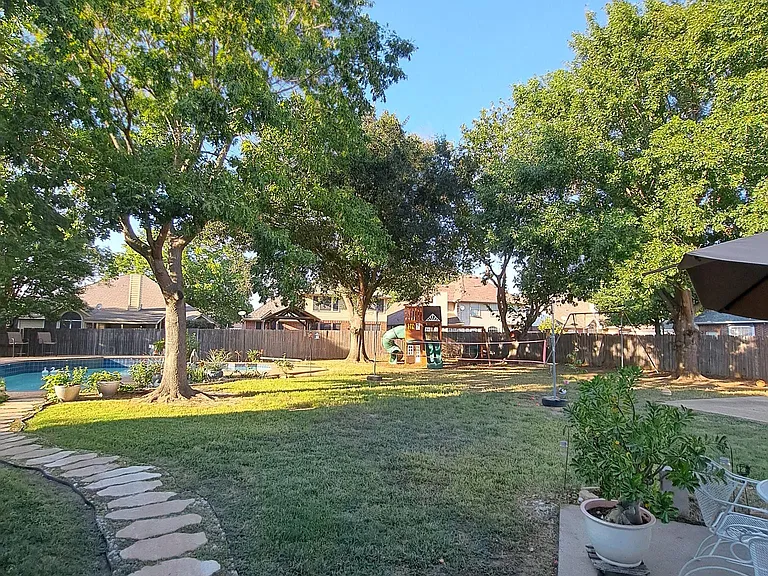 2102 Mikasa Ct — Photo 6