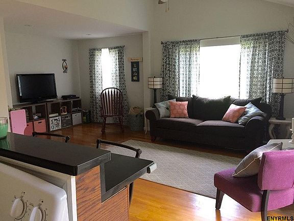 3rd image of 44 Wedgewood Dr