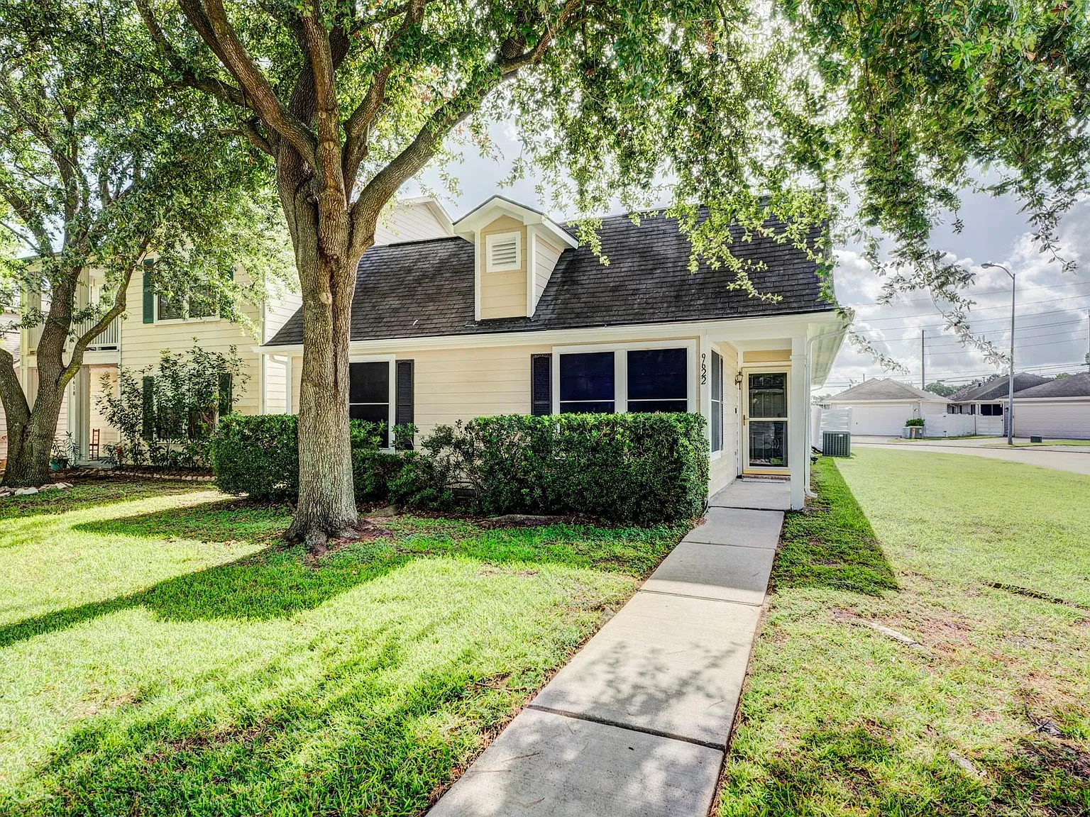 3 bed, 2.0 bath, 1432 sqft, $1,900 — Photo 1