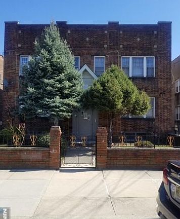 2nd image of 130-2 Rutherford Pl