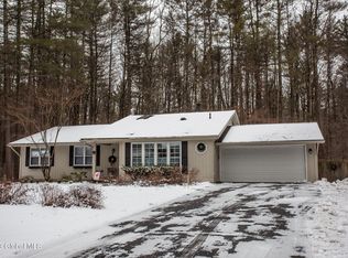 33 Rip Van Ln, Saratoga Springs, NY 12866