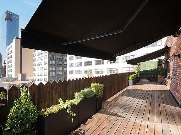 4th image of 50 King St #Penthouse A