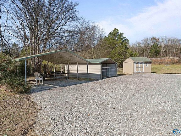 4th image of 391 Robinwood Ln